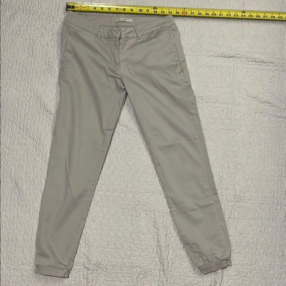 Gray Cropped Pants with Smooth Fabric and Straight Leg